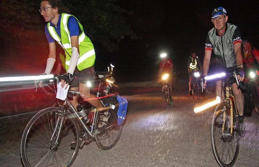 Our 12 essential tips for cycling at night